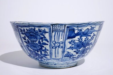 A Chinese blue and white kraak porcelain bowl with a tiger, Ming, Wanli