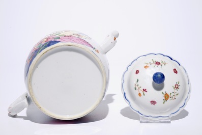 Een Chinese famille rose theepot met decor van tabaksbladeren, Qianlong