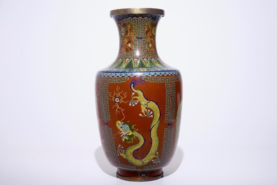 A large Chinese cloisonn&eacute; "Dragons" vase, 19/20th C.