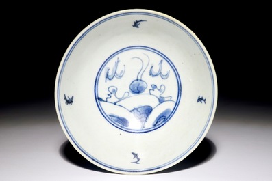 Un bol aux dragons en porcelaine de l'&eacute;pave Hatcher Cargo, &eacute;poque Transition