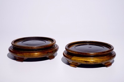 A pair of Chinese famille rose covered jars with cranes and deers, 19/20th C.