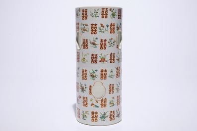 A Chinese famille rose hat stand with "double happiness" symbols, Tongzhi mark, 19th C.