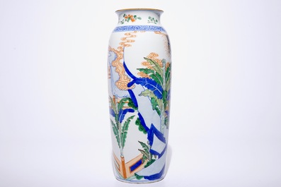 A Chinese famille verte rouleau vase in Kangxi-style, 19th C.