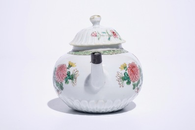 A Chinese famille rose rooster teapot, Yongzheng