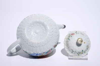 A Chinese famille rose rooster teapot, Yongzheng