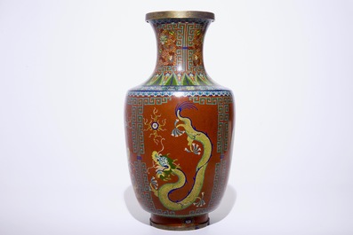 A large Chinese cloisonn&eacute; "Dragons" vase, 19/20th C.