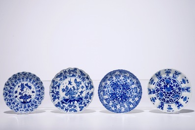 Une verseuse couverte mont&eacute;e d'argent, une tasse et soucoupe et trois coupes en porcelaine de Chine bleu et blanc, Kangxi