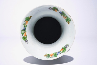 A Chinese Canton verte vase with incense burners, 19th C.