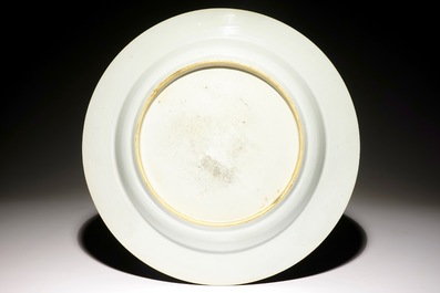 Un grand plat en porcelaine de Chine verte-imari aux armes de Brabandt, Kangxi/Yongzheng