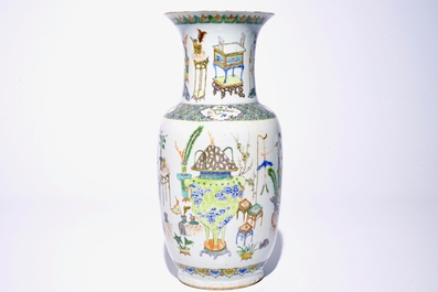 A Chinese Canton verte vase with incense burners, 19th C.