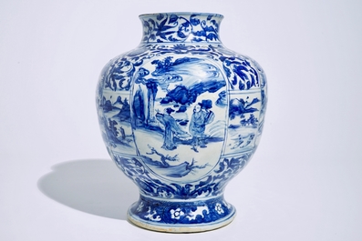 Een Chinese blauw-witte balustervaas met figuratieve medaillons, Ming, Wanli