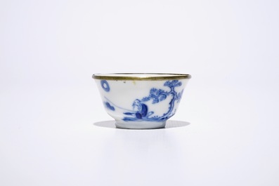 Zes blauw-witte Chinese "Bleu de Hue" wijnkoppen voor de Vi&euml;tnamese markt, 19e eeuw