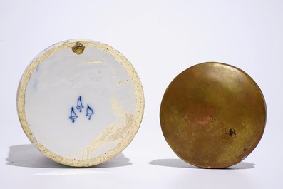 Un pot de pharmacie en fa&iuml;ence de Delft polychrome de forme albarello, 18&egrave;me
