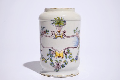 Un pot de pharmacie en fa&iuml;ence de Delft polychrome de forme albarello, 18&egrave;me