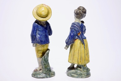 Une paire de figures d'amoureux en fa&iuml;ence polychrome, Nord de la France, fin du 18&egrave;me