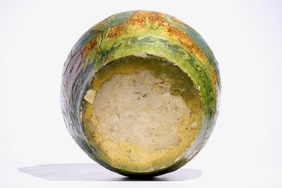 Un grand cache-pot en poterie flamande &agrave; d&eacute;cor de paons, sign&eacute; LMV, Torhout, vers 1900