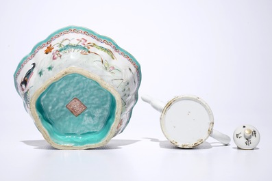 Een Chinees famille rose "Wu Shuang Pu" kannetje en een kom met mandarijneenden, 19e eeuw
