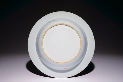 Un plat profond en porcelaine de Chine famille rose &agrave; d&eacute;cor de "La Romance de la Chambre de l'Ouest", Yongzheng