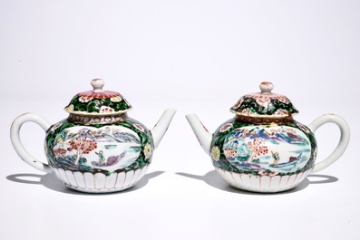 A pair of Chinese famille noire teapots on stand, Yongzheng