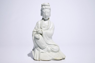 A Chinese Dehua blanc de Chine model of Guanyin, 18/19th C.