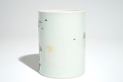 A Chinese famille verte brushpot in Kangxi style, 19/20th C.
