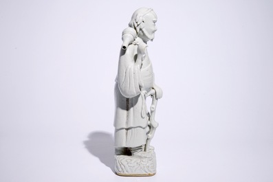 Une paire de grandes figures d'immortels en blanc de Chine de Dehua, 18/19&egrave;me