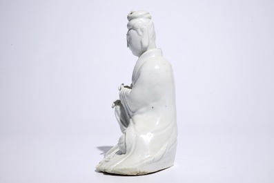 A Chinese Dehua blanc de Chine model of Guanyin, 18/19th C.