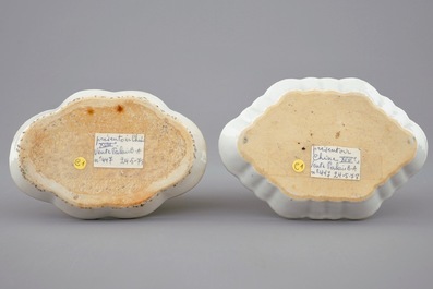 A Chinese famille rose mandarin teapot and two spoon trays, Qianlong