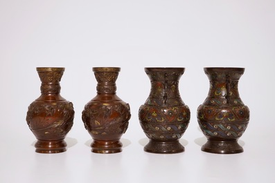 Deux paires de vases en bronze et &eacute;mail champlev&eacute;, Japon, Meiji, 19&egrave;me