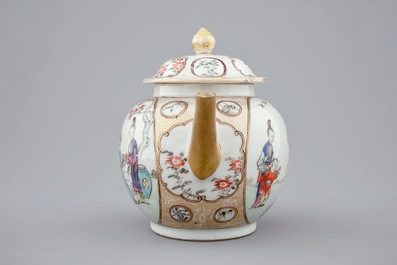 A Chinese famille rose mandarin teapot and two spoon trays, Qianlong