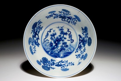A Chinese famille rose bowl with floral medallions, Daoguang mark, 19/20th C.