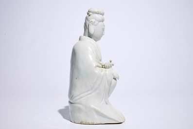 A Chinese Dehua blanc de Chine model of Guanyin, 18/19th C.