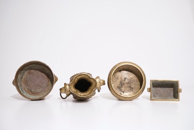 Three Chinese bronze censers or bowls and a vase, 19/20th C.