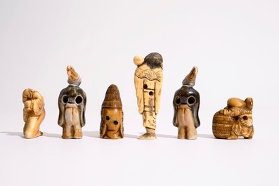 Six netsuke en ivoire et porcelaine, Japon, Meiji/Taisho, 19/20&egrave;me