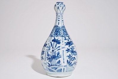 A Chinese blue and white garlic-head bottle vase, Ming, Wanli