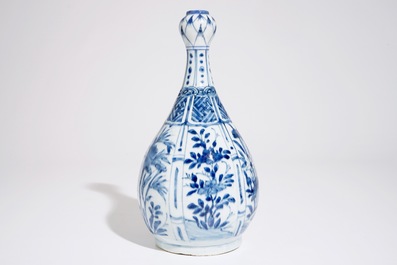 A Chinese blue and white garlic-head bottle vase, Ming, Wanli