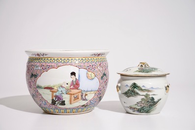 Een Chinese qianjiang cai dekselpot en een famille rose bloempot, 19/20e eeuw
