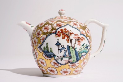 Une th&eacute;i&egrave;re en porcelaine de Meissen d&eacute;cor&eacute;e aux Pays-Bas, vers 1720