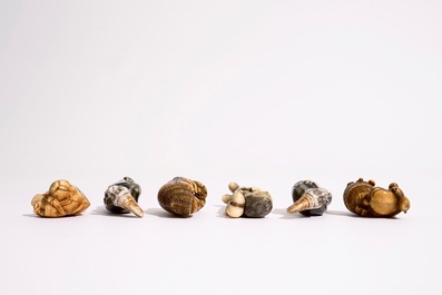 Six netsuke en ivoire et porcelaine, Japon, Meiji/Taisho, 19/20&egrave;me