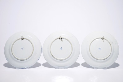 Les douze assiettes de la s&eacute;rie des mois en fa&iuml;ence de Delft bleu et blanc, Makkum, fin du 19&egrave;me