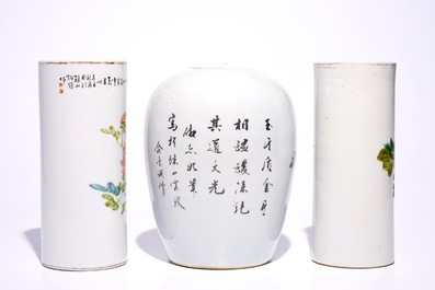 Two Chinese qianjiang cai hat stands and a jar with cover, 19/20th C.