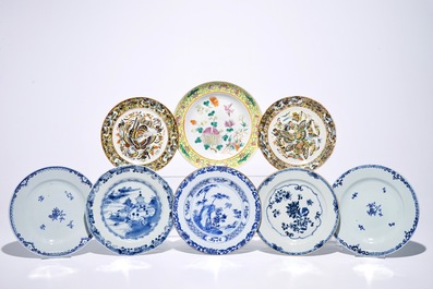 A Chinese blue and white jug, a famille jaune vase and eight plates, 18/19th C.