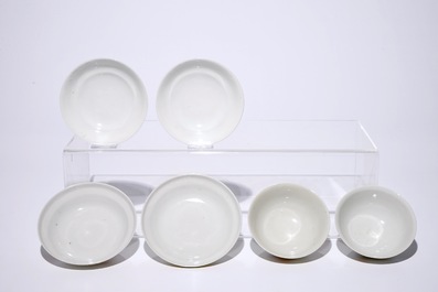 Four Chinese famille rose "Dragon and phoenix" bowls, two with cover, Tongzhi mark, 20th C.