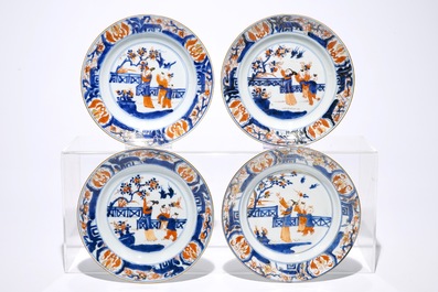 Eight Chinese Imari-style plates with figures in a garden, Kangxi/Yongzheng