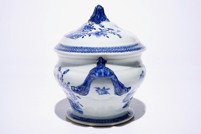 A Chinese blue and white tureen and cover, Qianlong and an "Aster pattern" dish, Kangxi