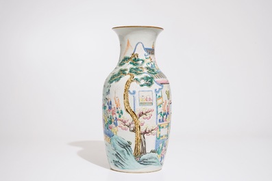 Un vase en porcelaine de Chinese famille rose &agrave; d&eacute;cor "Cent gar&ccedil;ons", 19&egrave;me