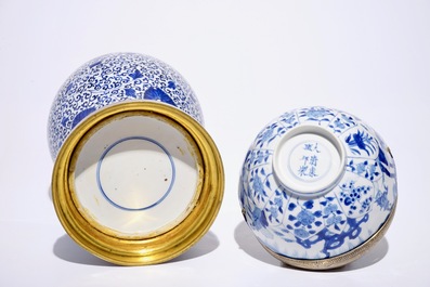 Un bol et un vase en porcelaine de Chine bleu et blanc, le bol marque et &eacute;poque de Kangxi
