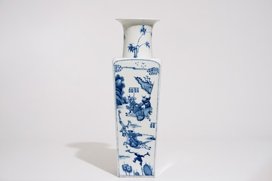 Een blauw-witte vierkante Chinese vaas, Kangxi merk, 19/20e eeuw