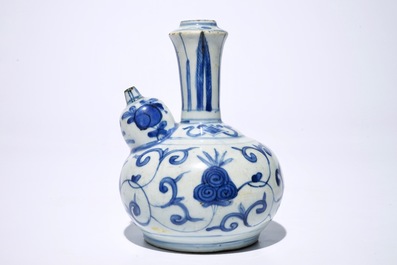 A Chinese blue and white kendi, Ming, Wanli and three blue and white plates, Kangxi