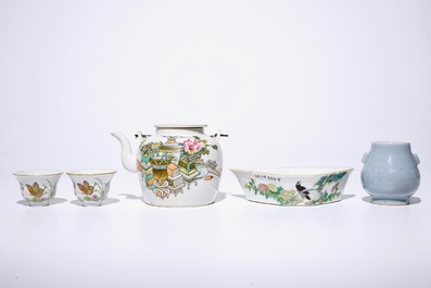 A varied collection Chinese monochrome, qianjiang cai and famille rose wares, 19/20th C.